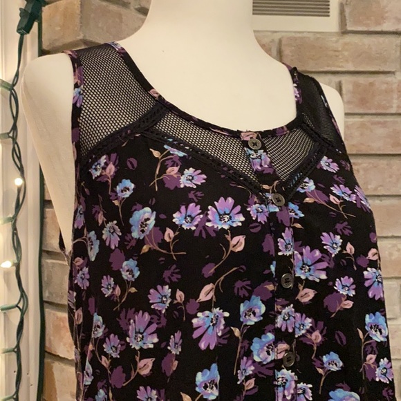Garage Patterned Sleeveless Top - Picture 2 of 8